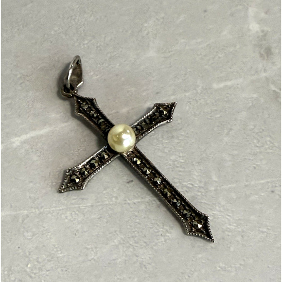 Vintage Sterling Silver Marcasite & Pearl Cross Statement Necklace Pendant 2" - Picture 2 of 8